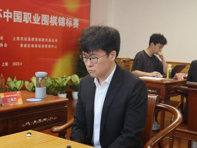 一男一女曰批